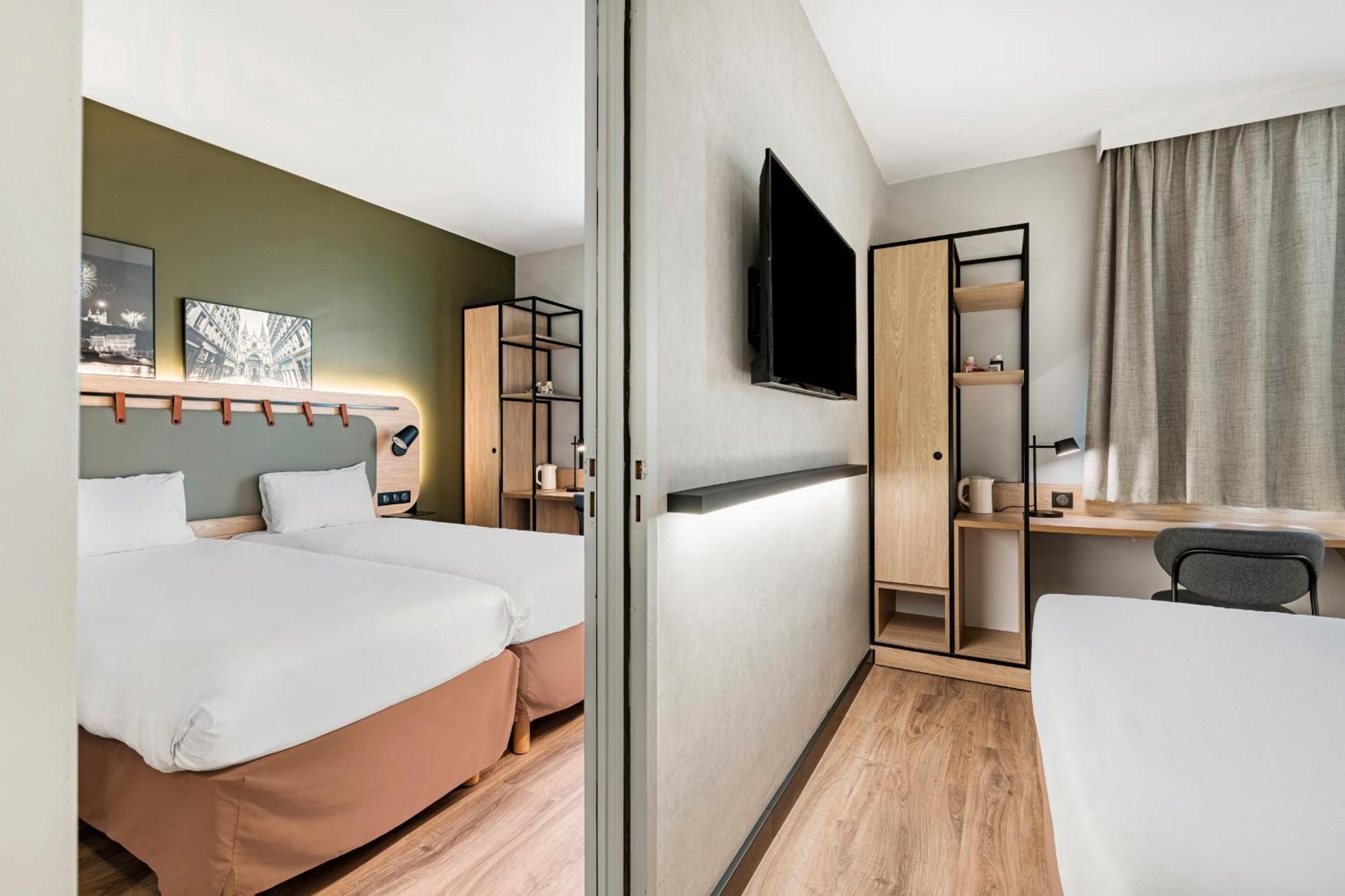 Quadruple Room with One Double Bed and Two Single Beds or Sofa Bed